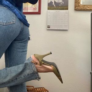 BCBG VTG OLIVE & NUDE SLINGBACK HEELS 🦋